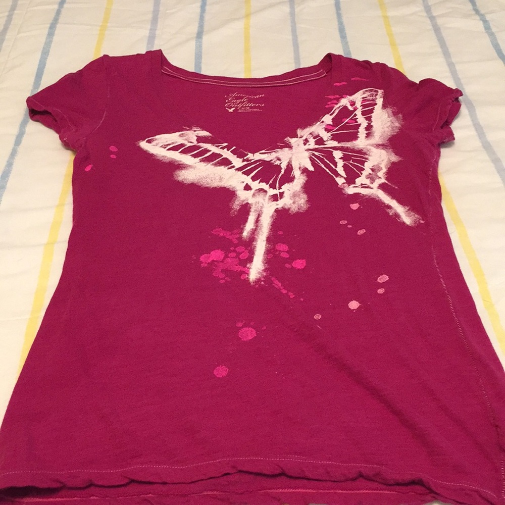 American Eagle V-neck shirt